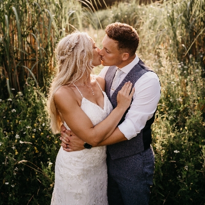 Jazz and Mark celebrated their love with a beautiful wedding at Elmbridge Farm